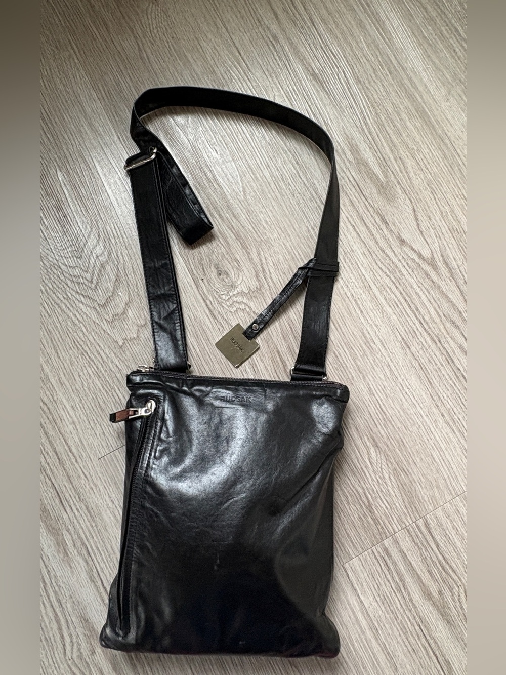 RUDSAK Black Leather Crossbody Bag - Women Men